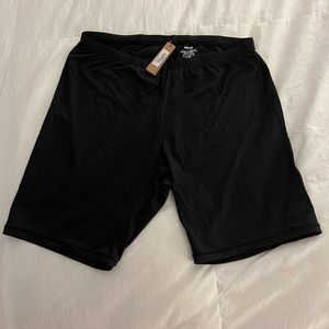 SKIMS FITS EVERYBODY BIKE SHORT NWT Onyx L